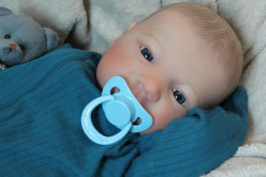 Lifelike Reborn Baby Doll 19 inch 2 to 6 lbs Weighted Newborn Baby Girl or Boy Soft Heavy Baby Dolls For Children Child Friendly Gifts For Girls